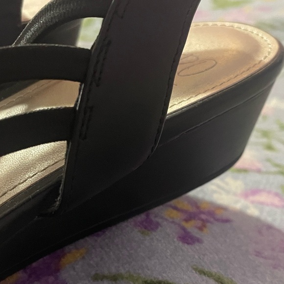 Impo Black Strappy Sandals 10 - Picture 15 of 16